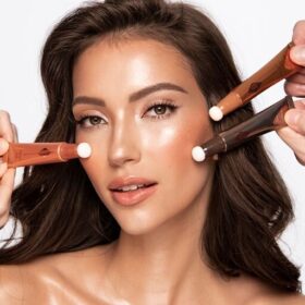 BEAUTY LIGHT WAND & HOLLYWOOD CONTOUR KIT – ET MUST-HAVE TIL KINDERNE