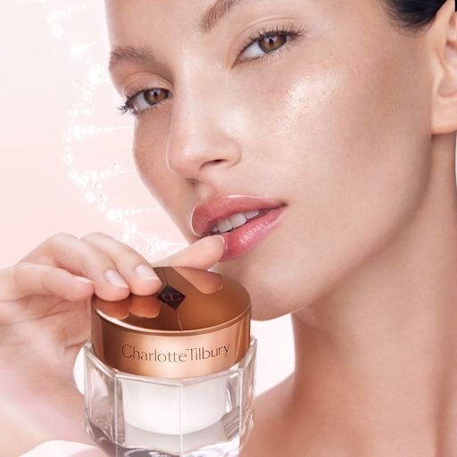 THE GLAMOUR MUSE KIT – HUDPLEJE- OG MAKEUP-SÆT