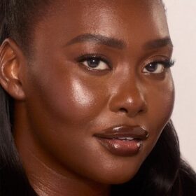 UNREAL SKIN SHEER GLOW TINT FOUNDATION KIT Ansigtssæt