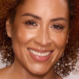 UNREAL SKIN SHEER GLOW TINT FUGTTILFØRENDE FOUNDATION-STICK 11 TAN