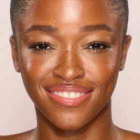 UNREAL SKIN SHEER GLOW TINT FUGTTILFØRENDE FOUNDATION-STICK 12,5 TAN